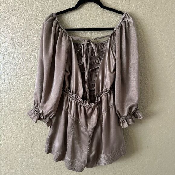 Free People S Cassidy Shorts Romper Smocked Open Back Smoky Beige Cottagecore - Picture 4 of 8